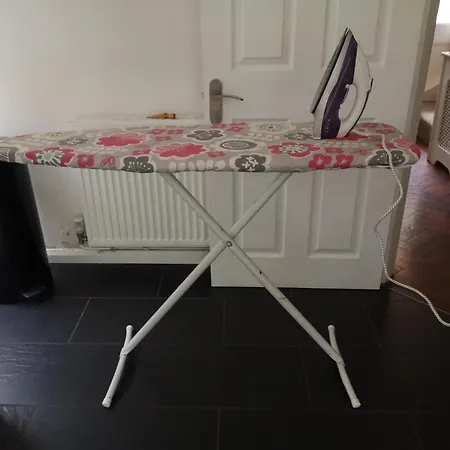 Abacus Bed And Breakfast, Blackwater, Hampshire-2